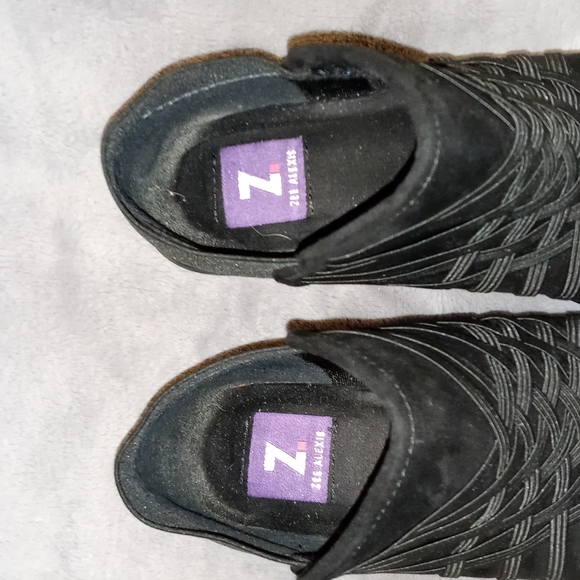 1007 Zee Alexis Slip on Shoes - Picture 5 of 8